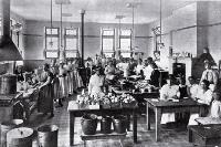 The soup kitchen at the Sydenham Manual Training Centre : some workers under Miss Ponder.